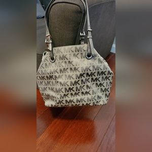 Michale Kors EUC handbag.